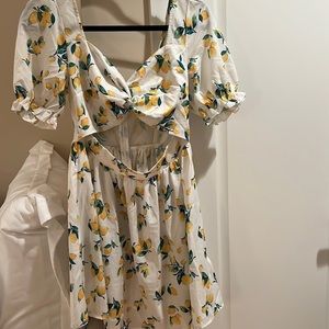brand new with tags Cider brand Lemon key hole puff sleeve print mini dress